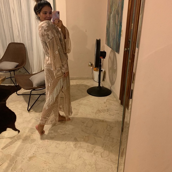 Elegant Beige Embroidered Robe - Picture 3 of 4